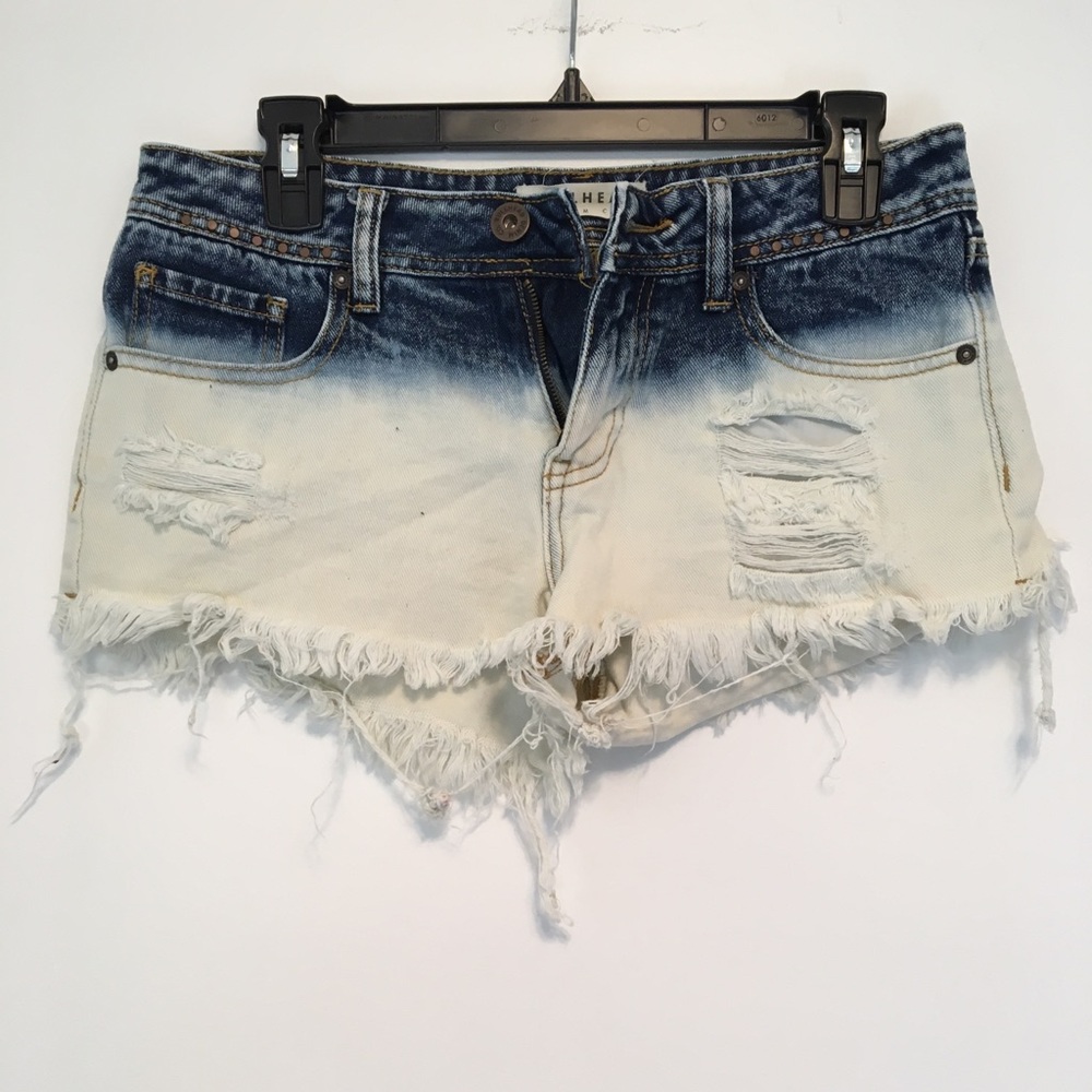 Bullhead Low Rise Jean Shorts Size 3